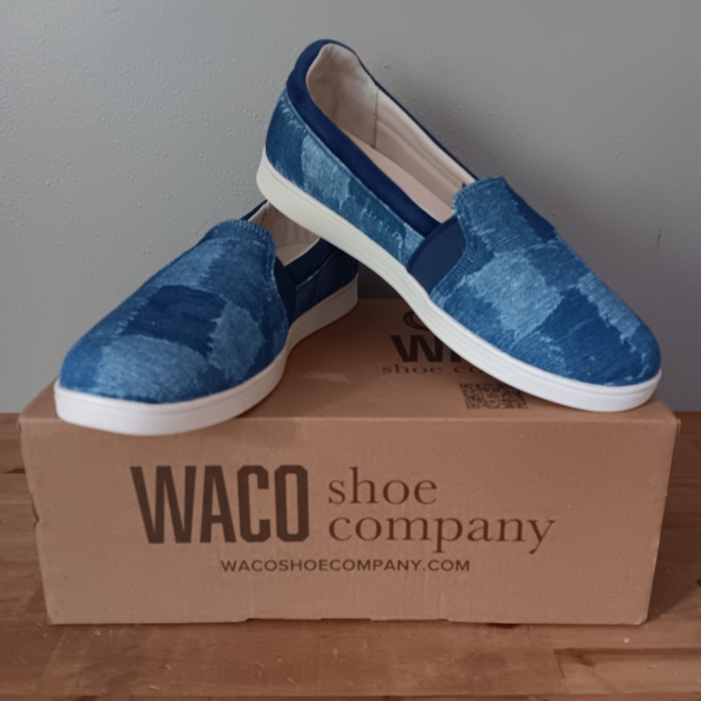 Revitalign Waco Shoe Easton Sneakers Womens 10W Blue New Patchwork Slip On
